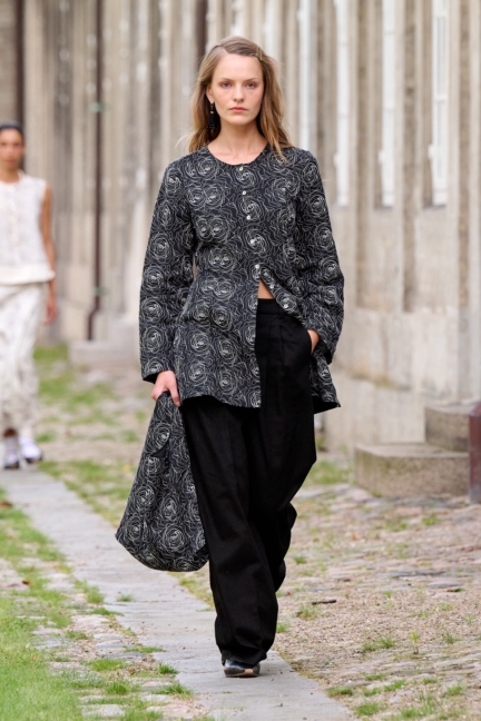 ss26-copenhagen-fashion-week-skall-studio-runway-2x3-james-cochrane-32