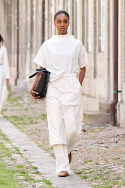 ss26-copenhagen-fashion-week-skall-studio-runway-2x3-james-cochrane-8