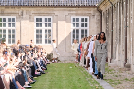 ss26-copenhagen-fashion-week-skall-studio-runway-4x5-james-cochrane-34