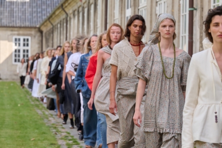 ss26-copenhagen-fashion-week-skall-studio-runway-4x5-james-cochrane-38