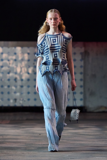 ss26-copenhagen-fashion-week-swedish-school-of-textiles-runway-2x3-james-cochrane-63