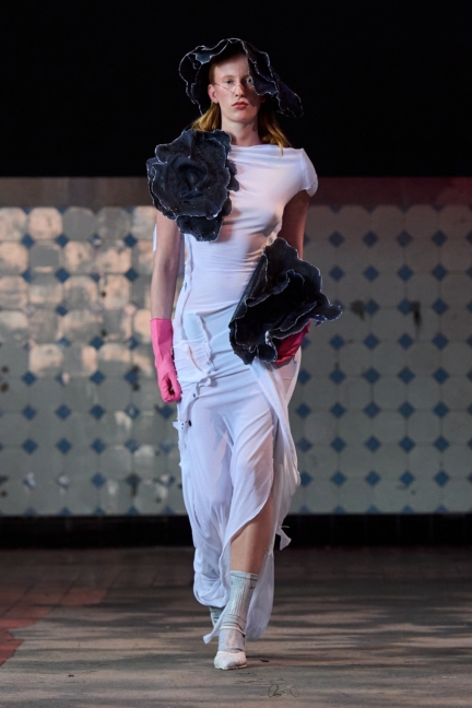 ss26-copenhagen-fashion-week-swedish-school-of-textiles-runway-2x3-james-cochrane-76