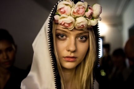 jean-paul-gaultier-paris-haute-couture-spring-summer-2015-backstage-33