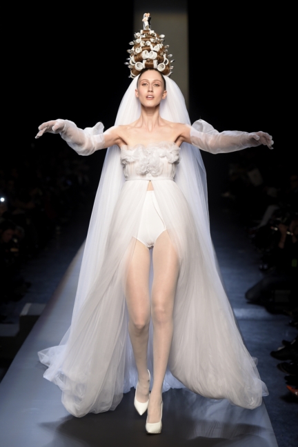 jean-paul-gaultier-paris-haute-couture-spring-summer-2015-runway-2