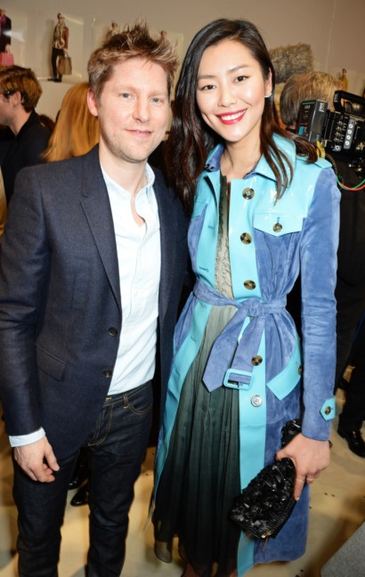 christopher-bailey-and-liu-wen-backstage-at-the-burberry-prorsum-autumn_winter-2015-sho_001