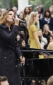 alison-moyet-performing-live-at-the-burberry-womenswear-s_s16-sho_003