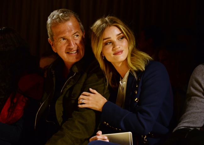 mario-testino-and-rosie-huntington-whiteley-at-the-burberry-womenswear-february-2016-show