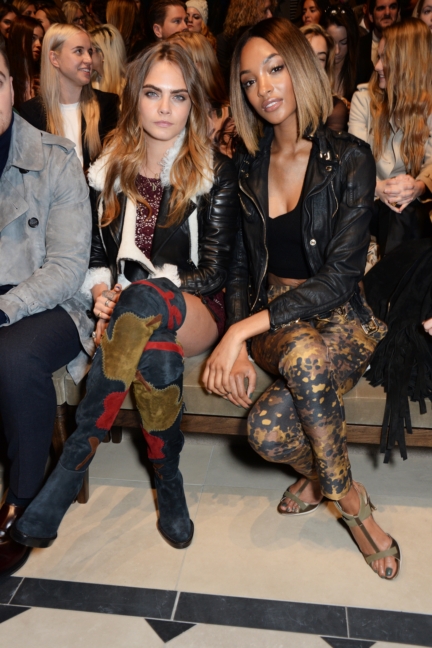 cara-delevingne-and-jourdan-dunn-on-the-front-row-of-the-burberry-womenswear-autumn_winter-2015-show