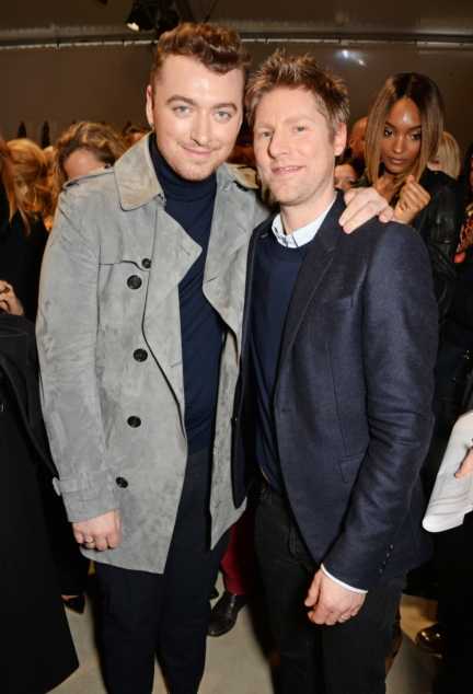 christopher-bailey-and-sam-smith-backstage-at-the-burberry-womenswear-autumn_winter-2015-sho_002