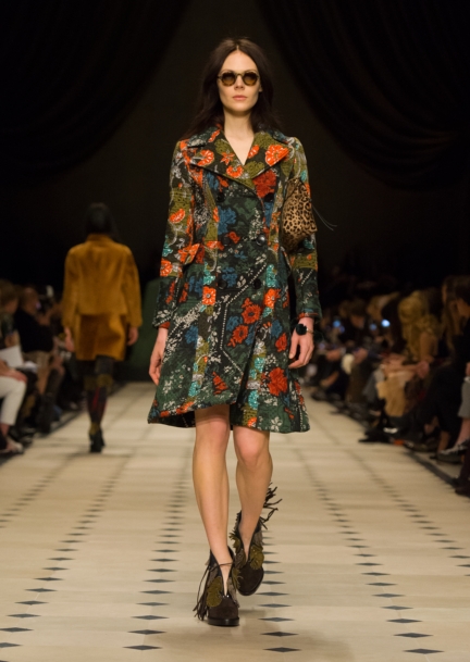 burberry-womenswear-autumn_winter-2015-collection-look-10