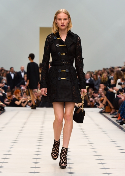 burberry-womenswear-s_s16-collection-look-13