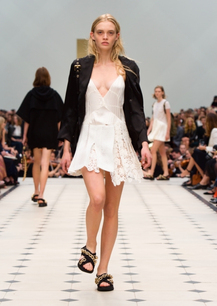 burberry-womenswear-s_s16-collection-look-37