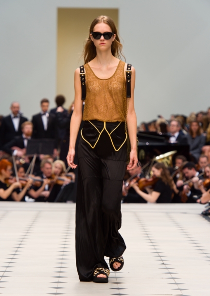 burberry-womenswear-s_s16-collection-look-8