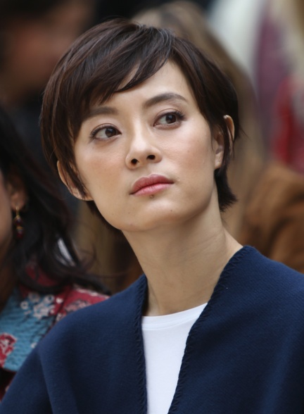 sun-li-on-the-front-row-at-the-burberry-womenswear-s_s16-show