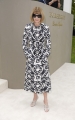 anna-wintour-wearing-burberry-to-the-burberry-womenswear-s_s16-show