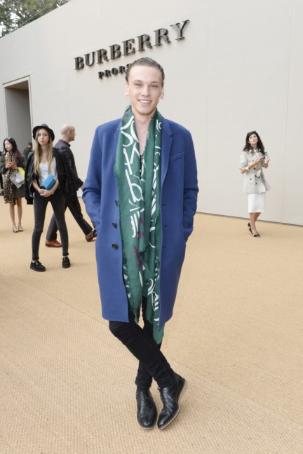 jamie-campbell-bower-wearing-burberry-at-the-burberry-prorsum-womenswear-spring_summer-2015-sho_002