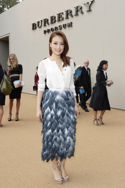 joey-yung-at-the-burberry-prorsum-spring_summer-2015-show