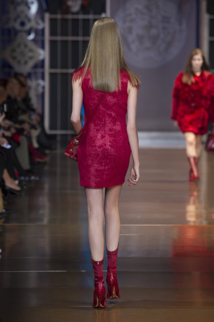 versace-milan-fashion-week-autumn-winter-2014-00016