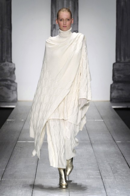 laura-biagiotti-milan-fashion-week-autumn-winter-2015-runway-19