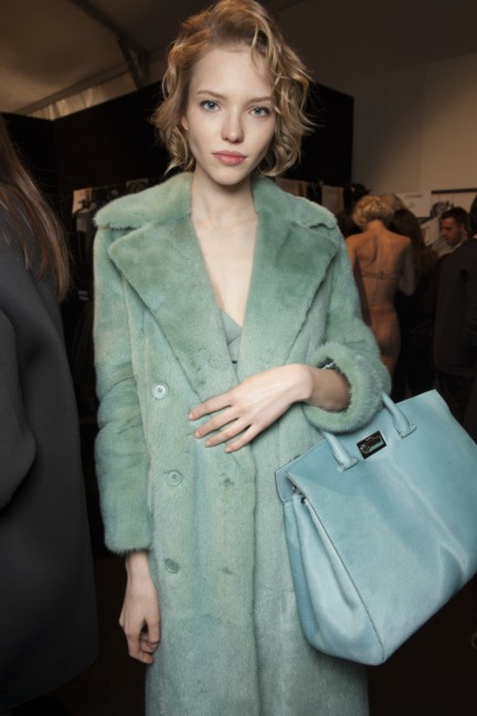 maxmara-milan-fashion-week-autumn-winter-2015-backstage-80