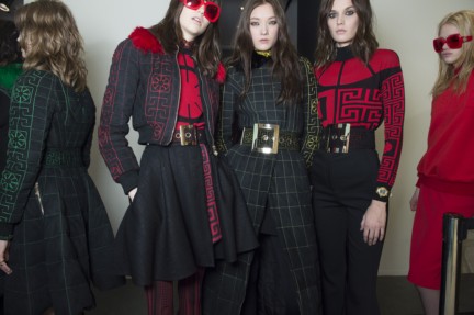 versace-milan-fashion-week-autumn-winter-2015-backstage-23