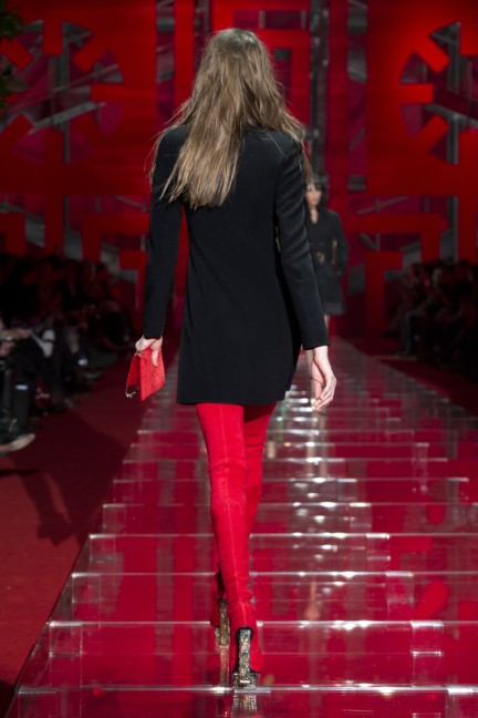 versace-milan-fashion-week-autumn-winter-2015-runway-back-25