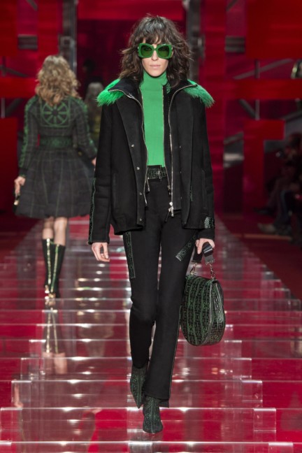 versace-milan-fashion-week-autumn-winter-2015-runway-front-17