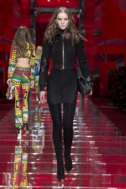 versace-milan-fashion-week-autumn-winter-2015-runway-front-23