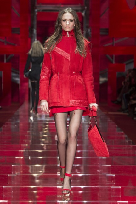 versace-milan-fashion-week-autumn-winter-2015-runway-front-24