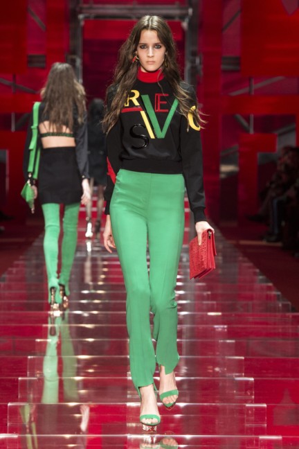 versace-milan-fashion-week-autumn-winter-2015-runway-front-28