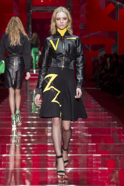 versace-milan-fashion-week-autumn-winter-2015-runway-front-30