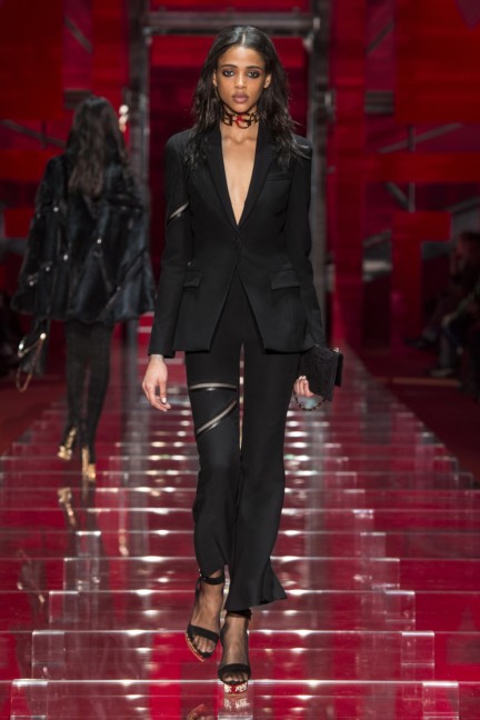 versace-milan-fashion-week-autumn-winter-2015-runway-front-36