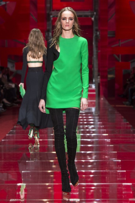 versace-milan-fashion-week-autumn-winter-2015-runway-front-40
