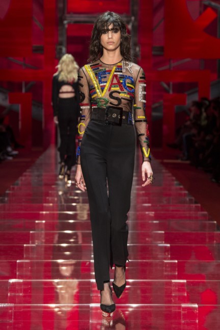 versace-milan-fashion-week-autumn-winter-2015-runway-front-48