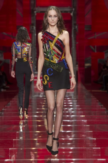 versace-milan-fashion-week-autumn-winter-2015-runway-front-49