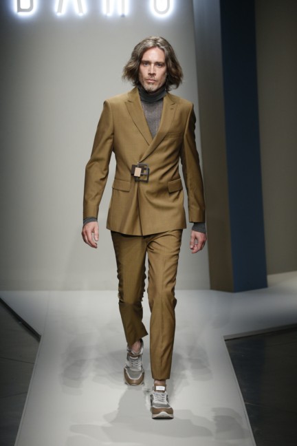 milan-mens-daks-spring-summer-2015-5