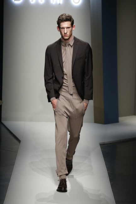 milan-mens-daks-spring-summer-2015-7