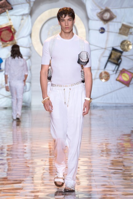 versace-milan-mens-spring-summer-2015-runway-images-18