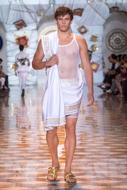 versace-milan-mens-spring-summer-2015-runway-images-20