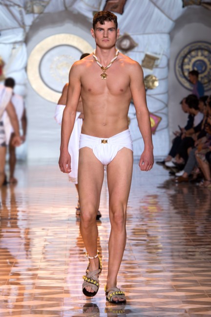 versace-milan-mens-spring-summer-2015-runway-images-24