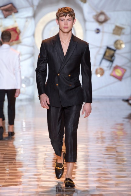 versace-milan-mens-spring-summer-2015-runway-images-45