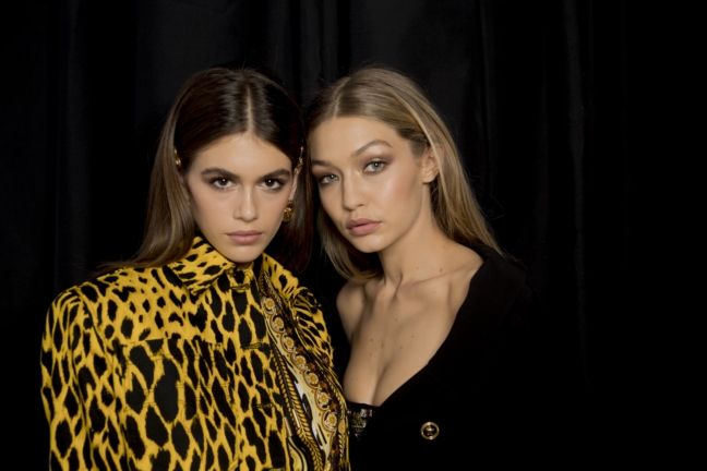 versace_women_ss18_backstage_kevin-tachman-18