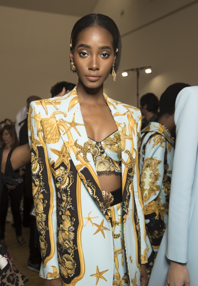 versace_women_ss18_backstage_kevin-tachman-20