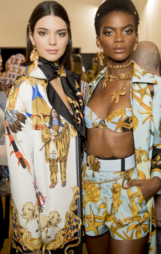 versace_women_ss18_backstage_kevin-tachman-32