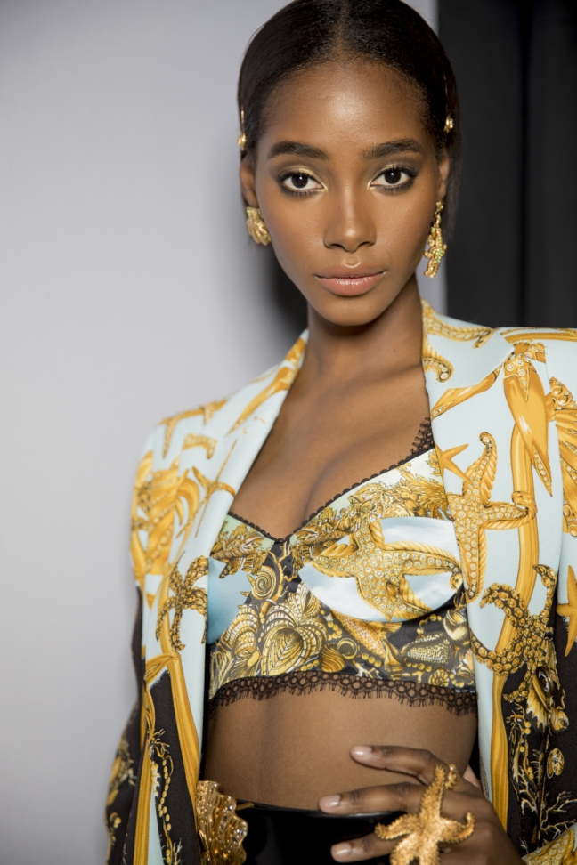 versace_women_ss18_backstage_kevin-tachman-34