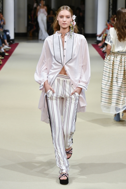alexis_mabille_ss18_look_02