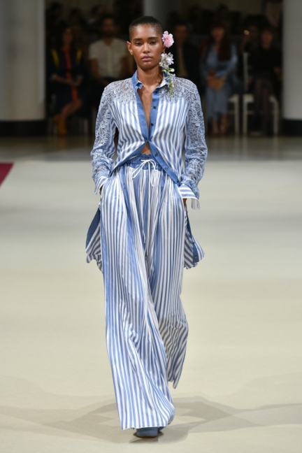 alexis_mabille_ss18_look_26