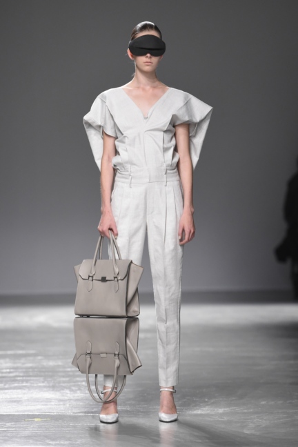 anrealage-paris-fashion-week-spring-summer-2016-12