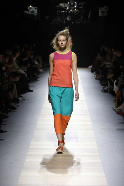 issey-miyake-paris-fashion-week-spring-summer-2016-12