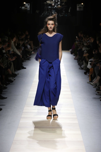 issey-miyake-paris-fashion-week-spring-summer-2016-23